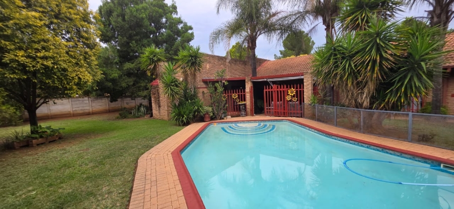 3 Bedroom Property for Sale in Flimieda North West